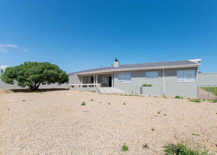 3 Bedroom Property for Sale in Middedorp Western Cape